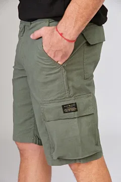 Bermuda cargo bolsillo con fuelle NIXXON Verde militar