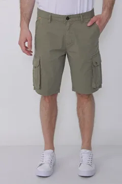 Bermuda cargo de gabardina Volker verde claro