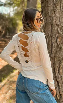 Remera Manga Larga Con Tiras Guipiur vt075
