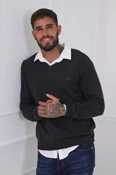 Sweater cuello V negro (Solo talle S)