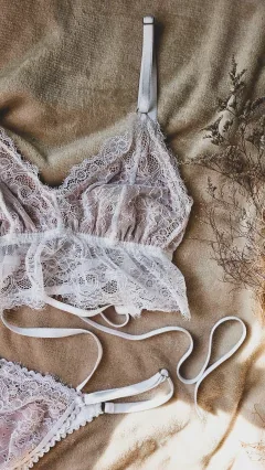 Top Sasha puntilla blanco