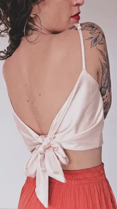 Top Magda satén champagne